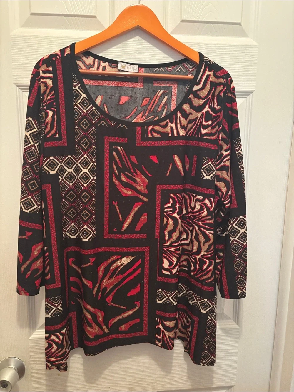 Women's Black & Red Scoop Neck Long Sleeve Tunic Top